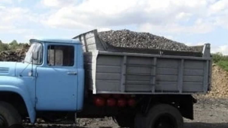 Речной песок,щебень,отсев,чернозем.