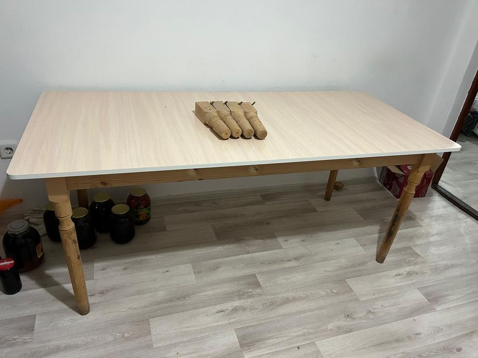 Продам срочно стол