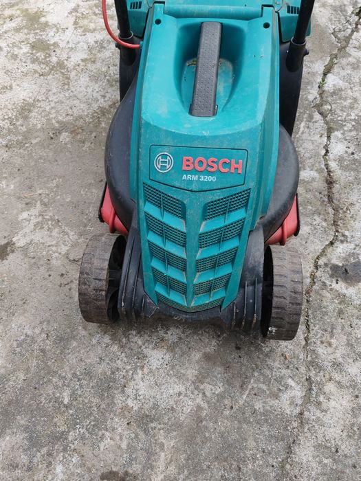Masina de tuns gazon arm 3200 bosch