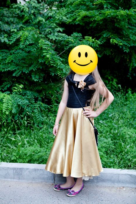 Платье нарядное для  девочки 9-12 лет