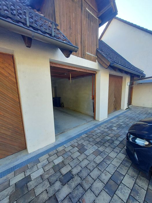 Ușă de garaj batantă din lemn