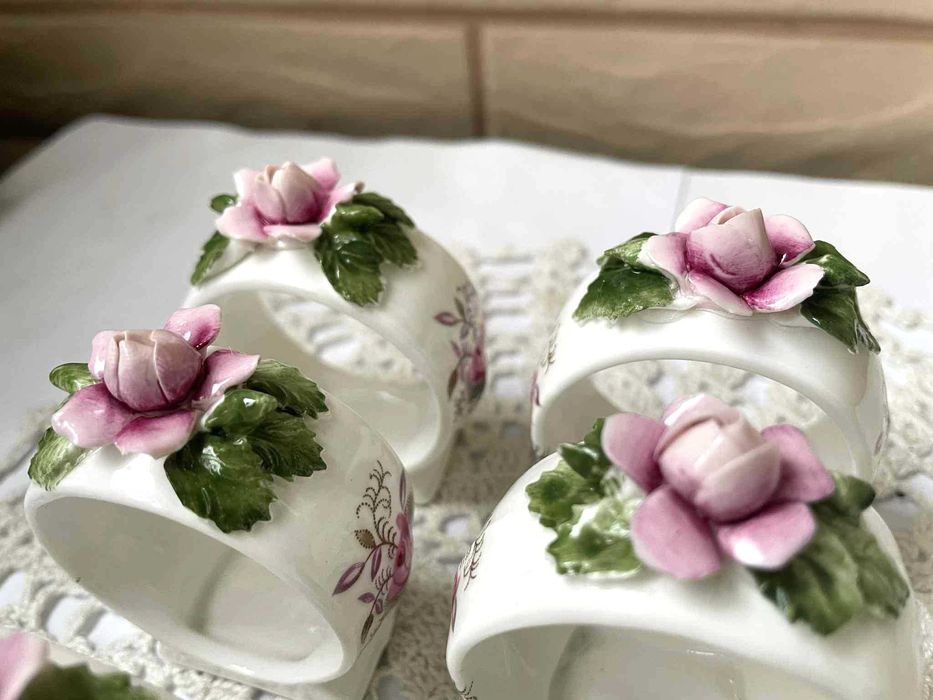 ROYAL ALBERT красиви пръстени за салфетки от костен порцелан от Англия