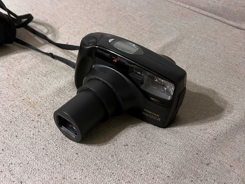 Aparat foto analog Pentax Zoom 105 R AF cu display spate si husa