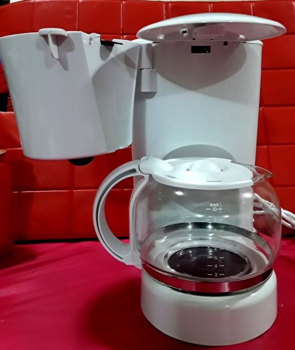 CAFETIERA BLUESKY  capacitate 1,2 l (10-12cesti) - NOUĂ - 60 Lei