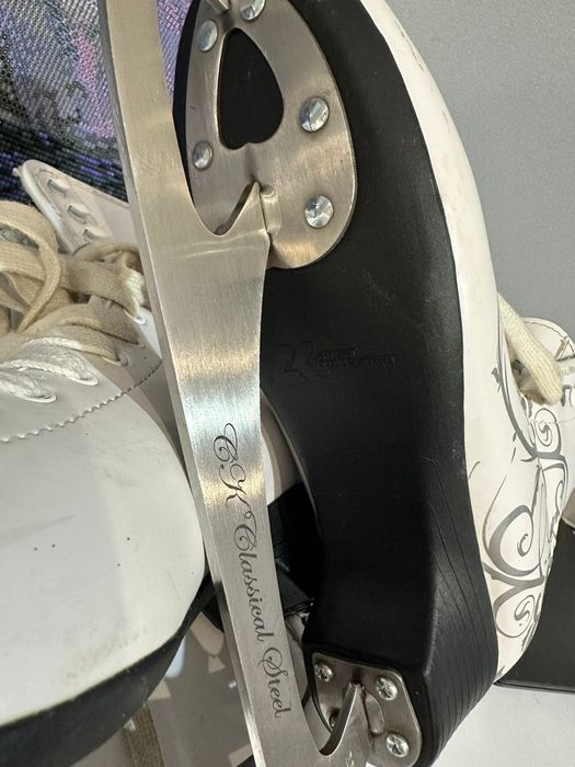 Продам коньки женские