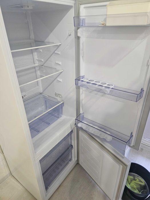 Холодильник продам срочно