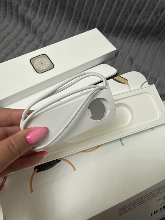 Apple Watch Series 8. Starlight 41мм S/M