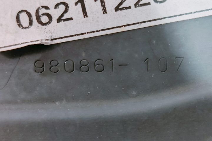 Macara geam  stanga spate  980861107 Volkswagen VW Passat B6