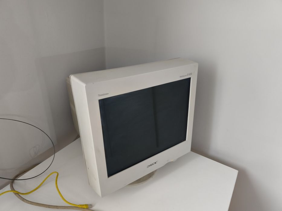 Монитор CRT Sony Trinitron E400 April 2000
