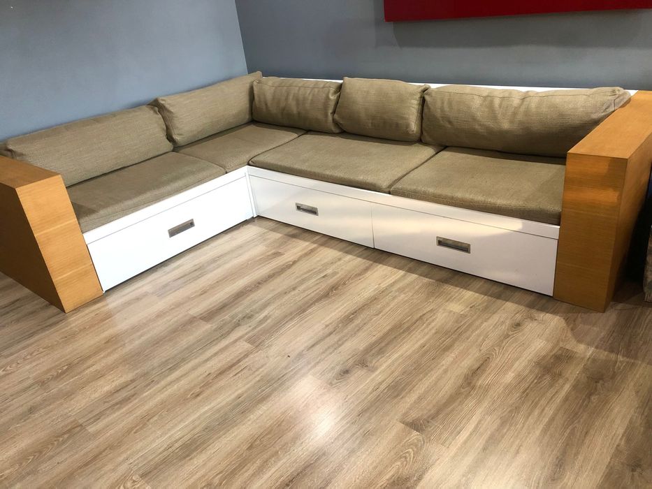 Масивен диван с допълнително място за съхранение на багаж