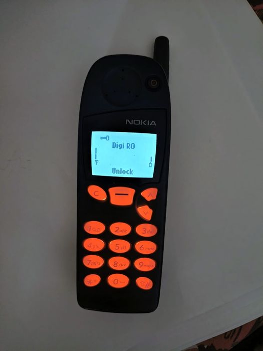 Nokia 5110 + charger original Nokia ( decodat, leduri schimbate)