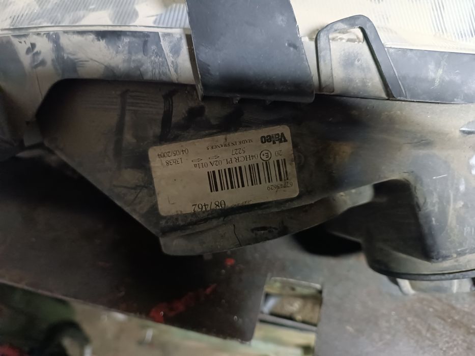 Продам на Рено фары