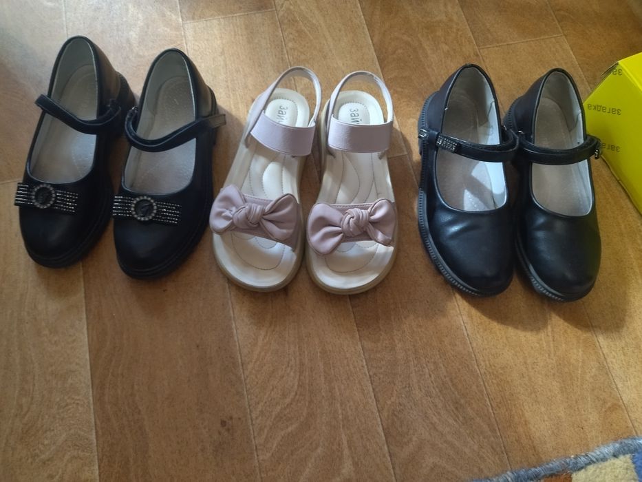 Продам обувь на девочку 7-8 лет