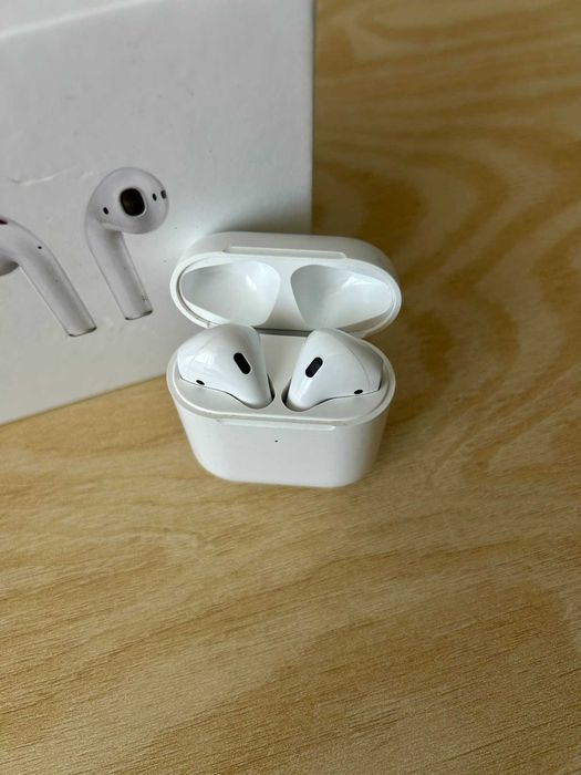 Apple AirPods (2nd Generation)