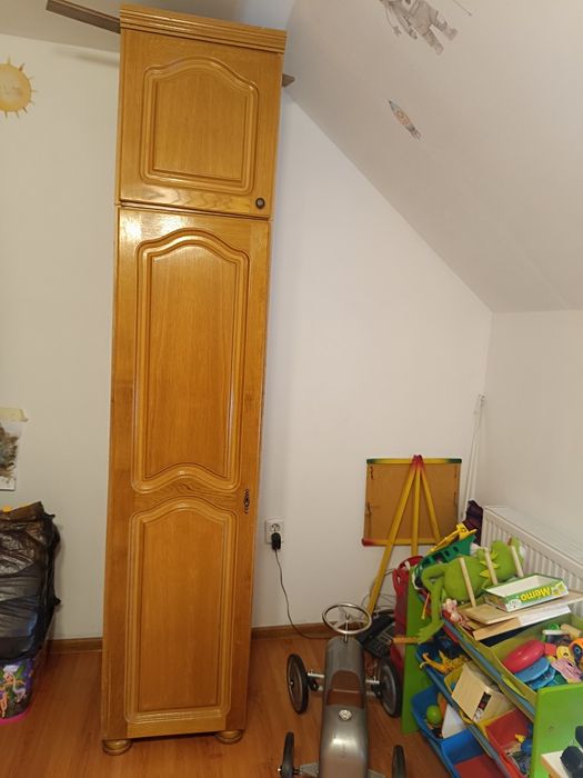 Mobilă  în stare impecabila față de lemn masiv.