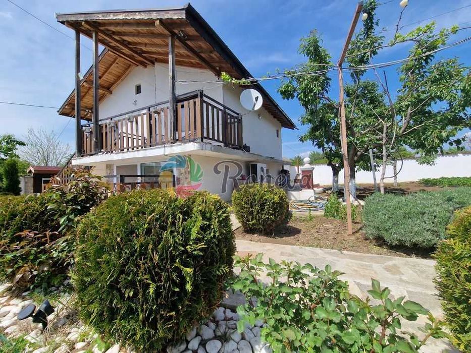 Малко имение с басейн в близост до язовир! Две паркоместа!