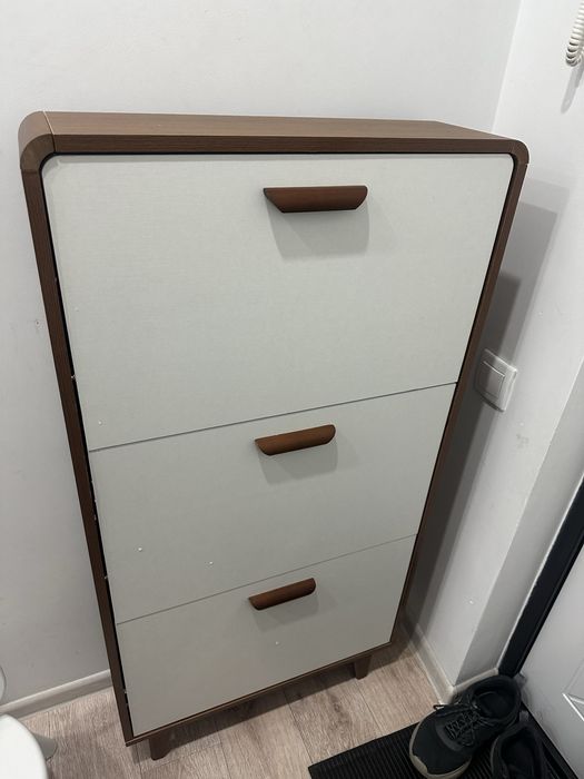 Продам обувницу 60х17х119 см