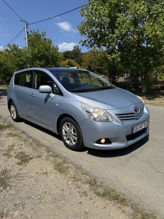 Продавам Toyota Verso