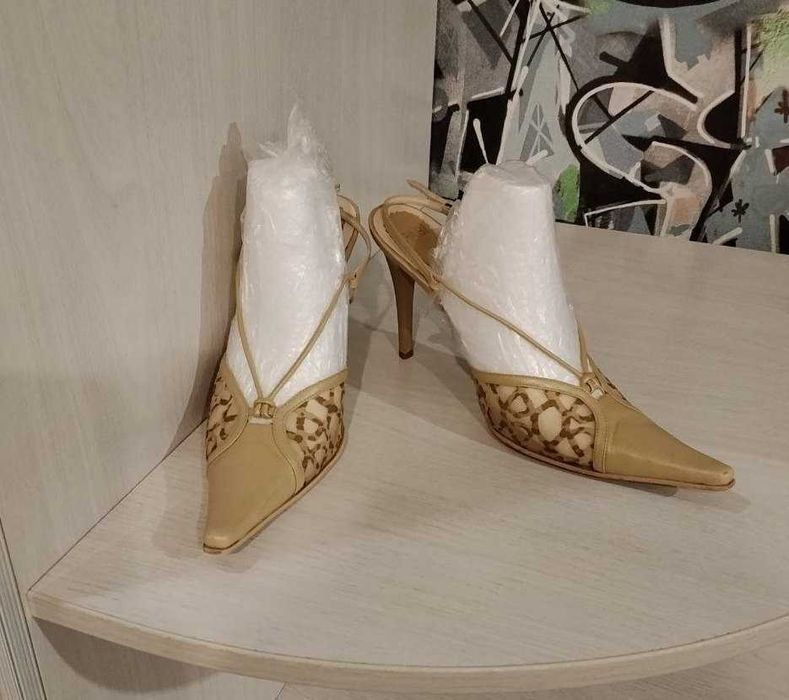 Нарядные босоножки