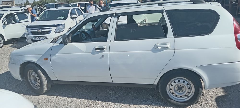 Автомобиль приора универсал 2011 г.в