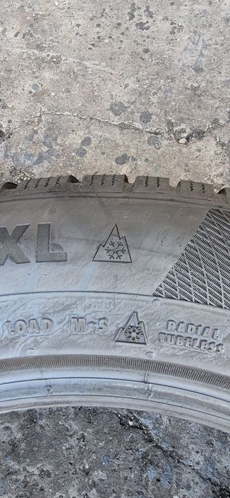 4 anvelope iarna ca noi Continental 275/50/20.Pretul este pe bucata.