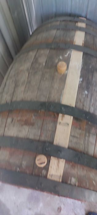 Butoaie de lemn stejar si salcâm stare foarte bună...