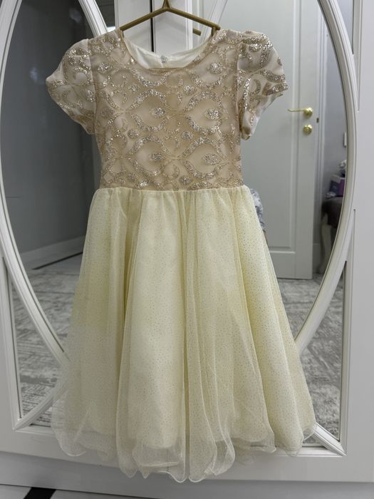 Продам детские платья от 4 лет до 7