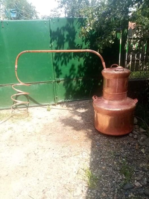 Vand cazan de tuica din cupru alimentar are 125 de litri cu fundu de 3