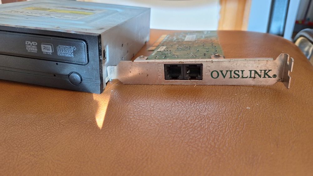 DVD-RW si placă de rețea PC
