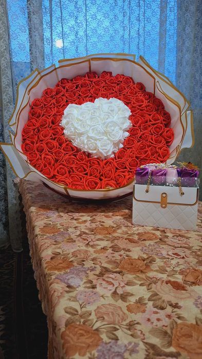 Ръчно изработени подаръци от сапунени рози и животинки от .фоам