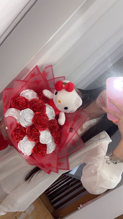 Buchet trandafiri satin Hello Kitty