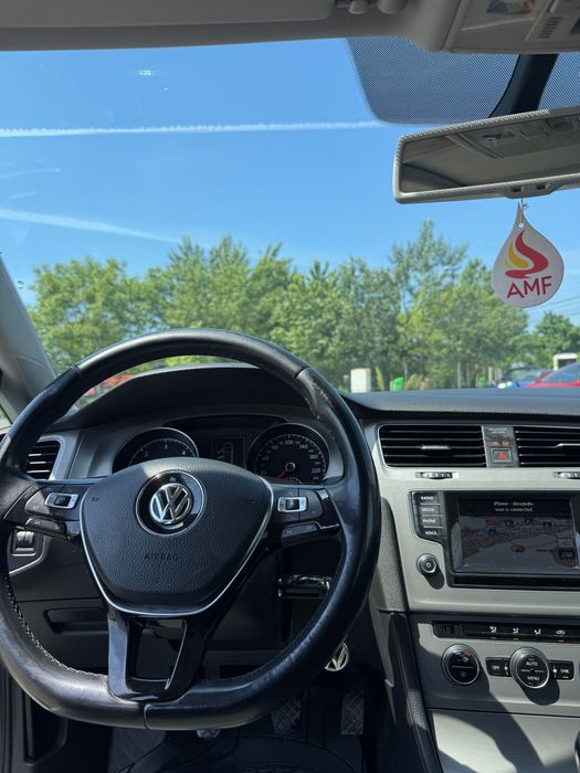 Vând Volkswagen Golf 7
