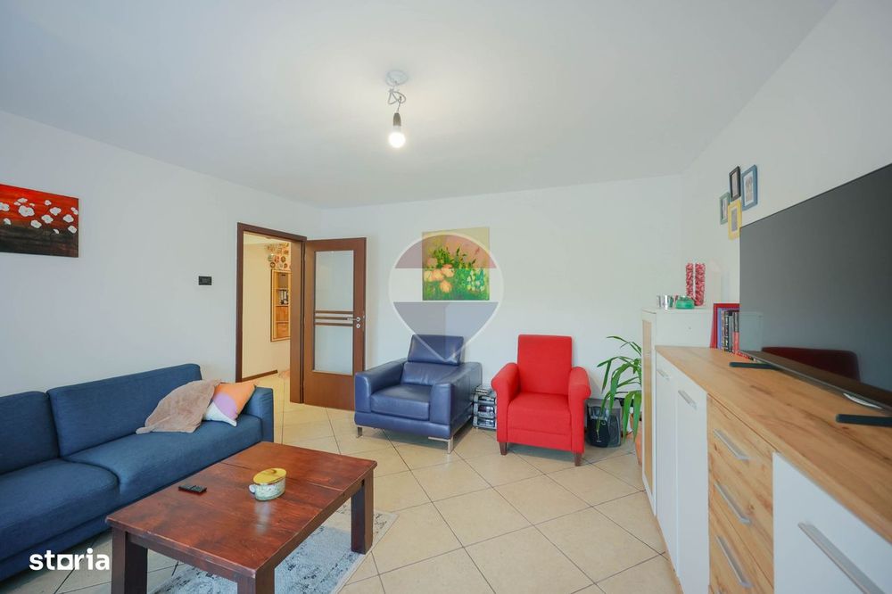 De vânzare apartament cu 4 camere și un loc de parcare, în Rogerius