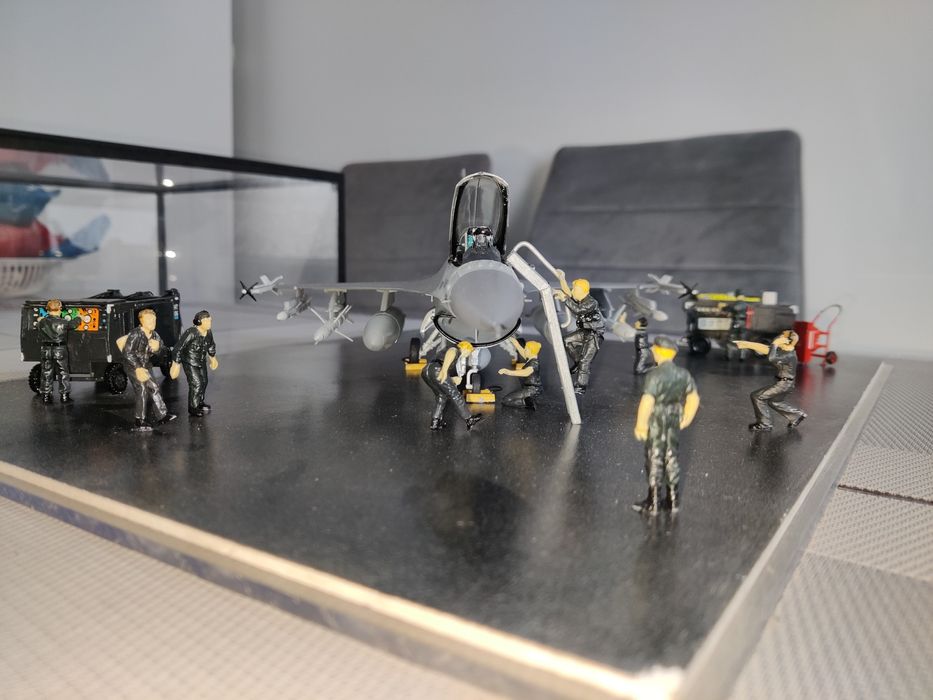 Diorama avion F-16 C/J  la scara 1/48