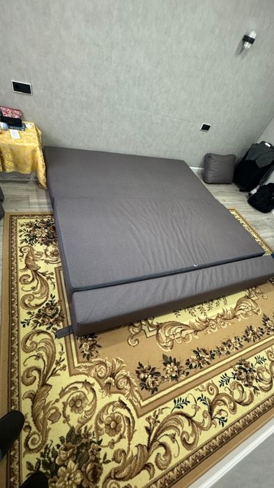 Бескаркасный диван