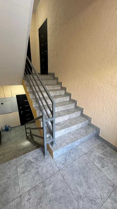 Продам 2-комн квартиру в 19мкрн