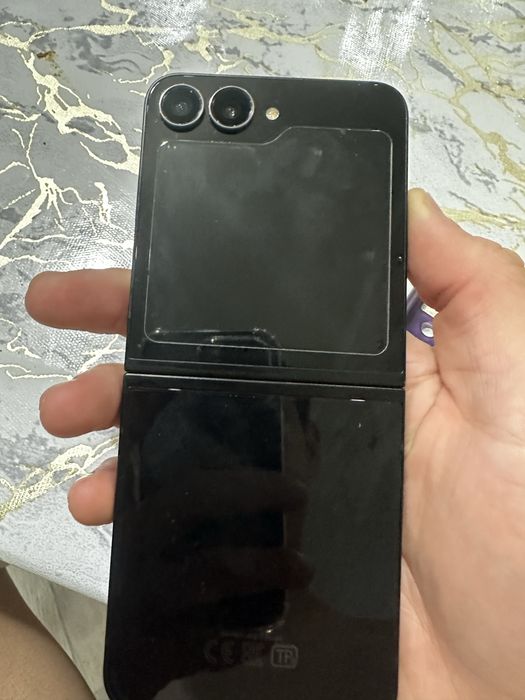продается телефон самсунг Z flip 7 Fe