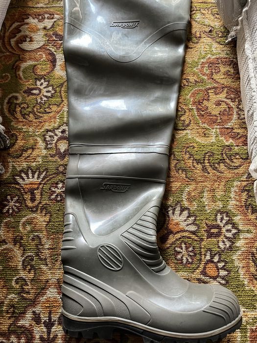 Продаются резиновые сапоги