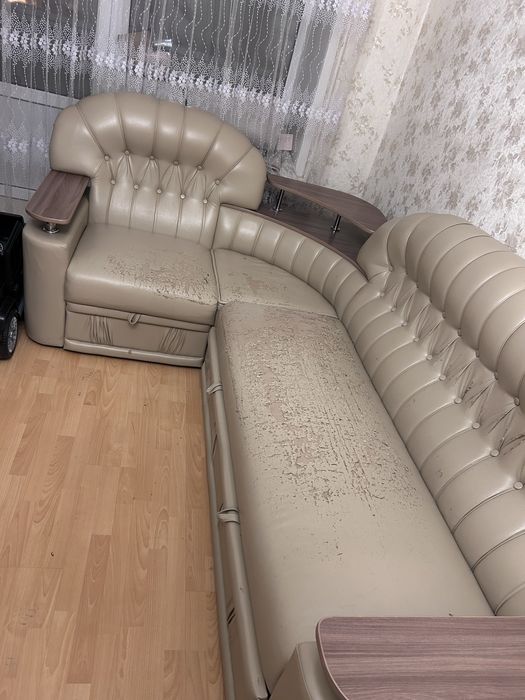 Гостевой диван в среднем состоянии