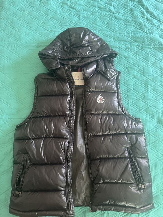 Moncler елек.