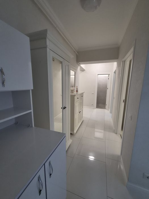 Închiriez apartament cu trei camere în bloc nou mobilat si utilat