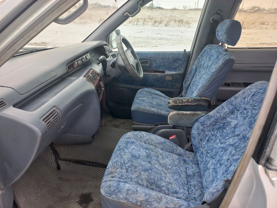 Тойота Ноах минивен