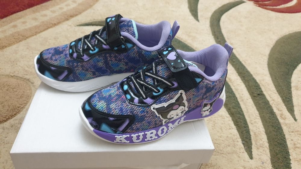 Кроссовки для девочки