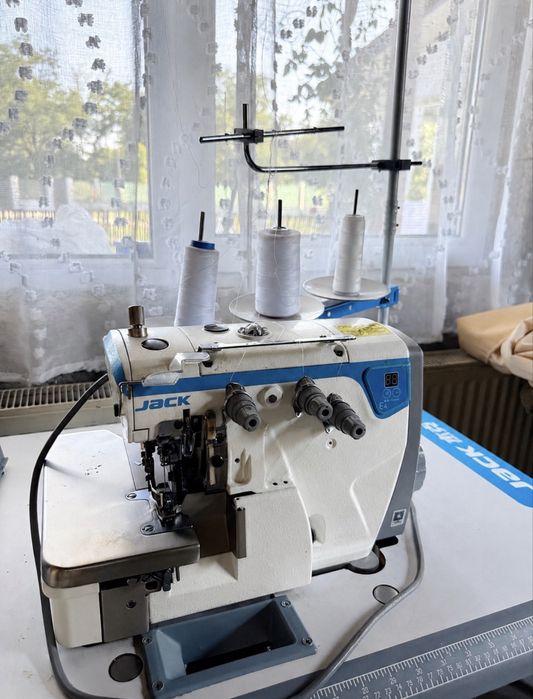 Overlock industrial JACK E4-3-02/233 – 3 fire – aproape nou