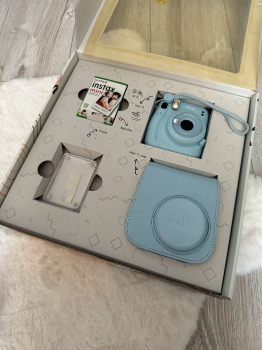 Instax mini 11 с сумкой и рамкой