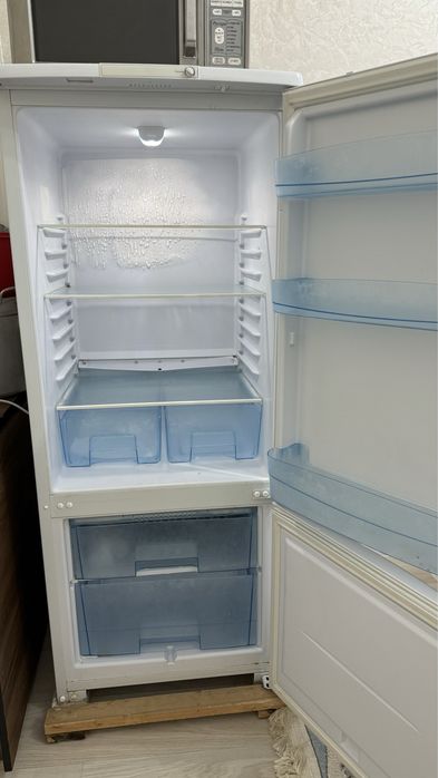 Холодильник и микроволновка