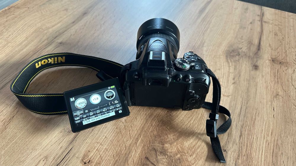 Aparat foto Nikon D5300 + 3 obiective Nikkor (35mm, 50mm, 70–300mm)