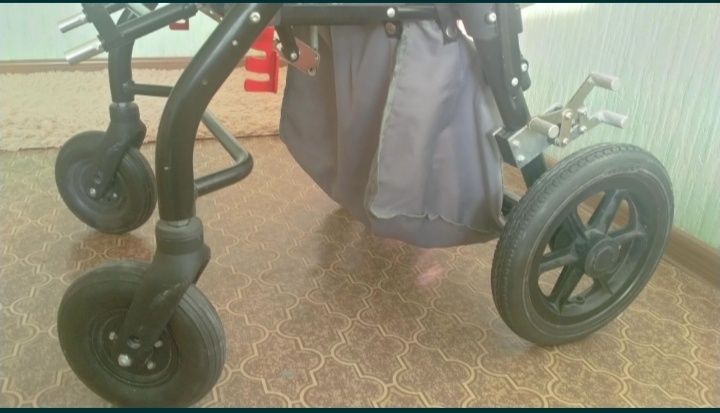 Инвалидная коляска для дома и улицы