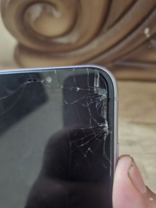 iPhone 11 srochno sotiladi pul zaril