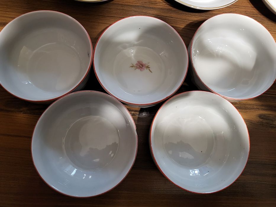 Български порцеланови чинии и купички